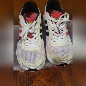 Women's Adidas sneakers size 6 1/2